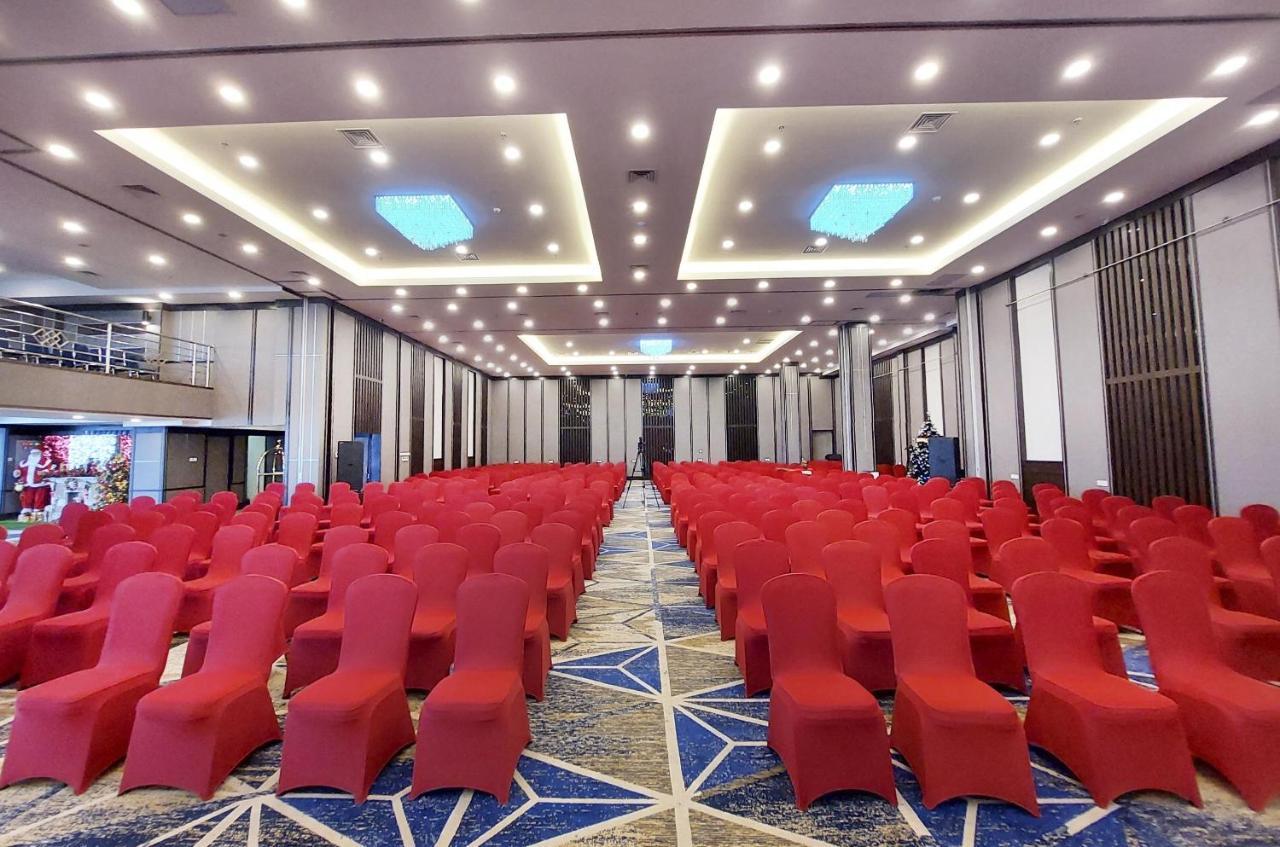 Aston Jayapura Hotel And Convention Center Exterior foto