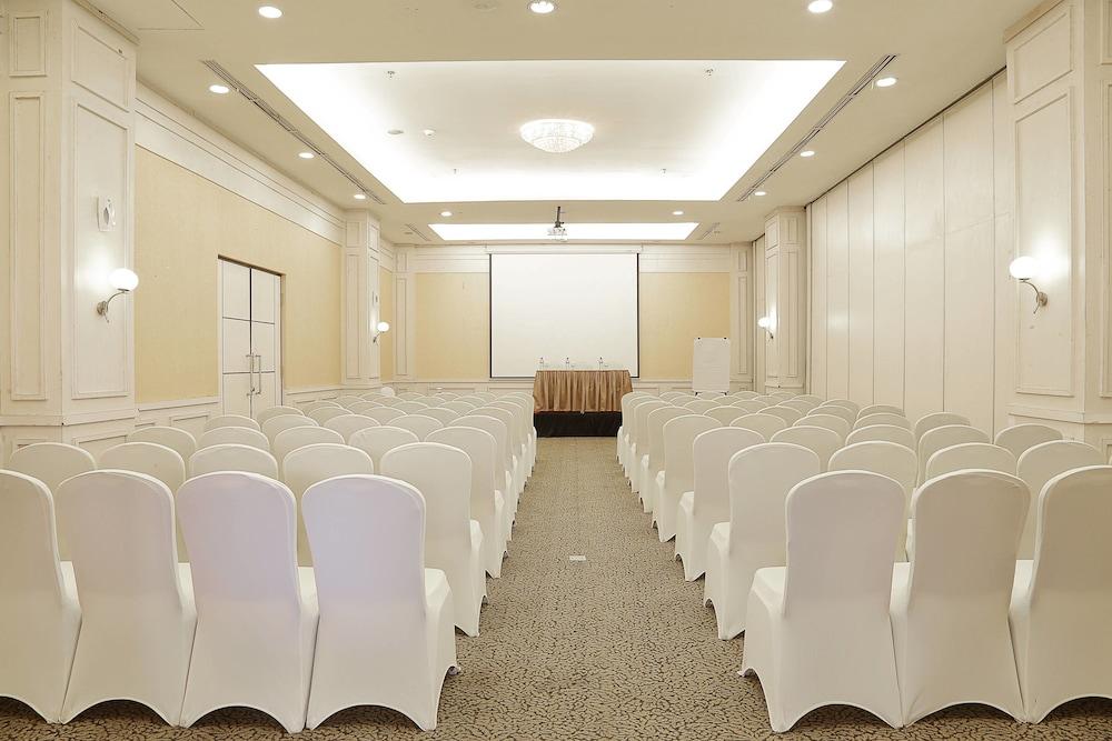 Aston Jayapura Hotel And Convention Center Exterior foto