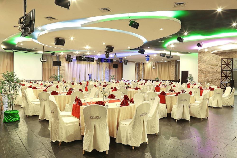 Aston Jayapura Hotel And Convention Center Exterior foto